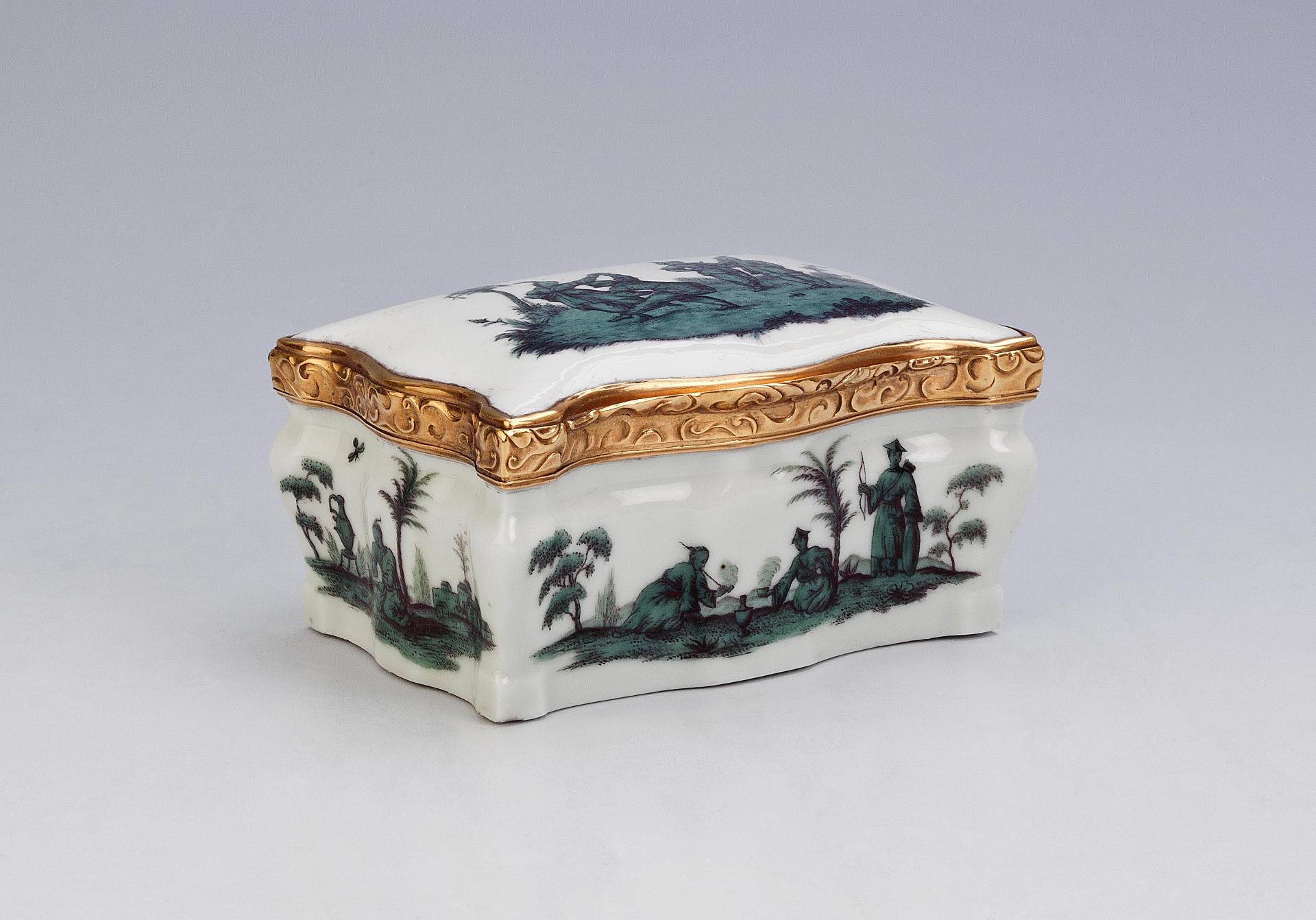 Snuffbox Elizabeth period, porcelain, underglaze painting, gilding